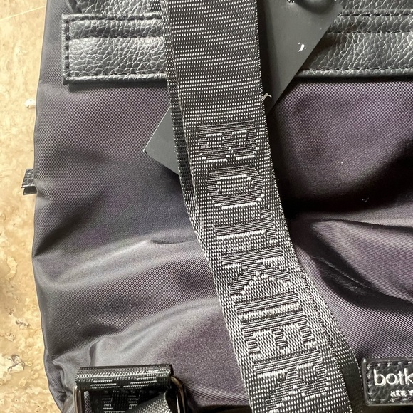 BOTKIER  NYLON TRAVEL CROSSBODY black NWT. Snap closure. Two front zippers - Picture 13 of 13